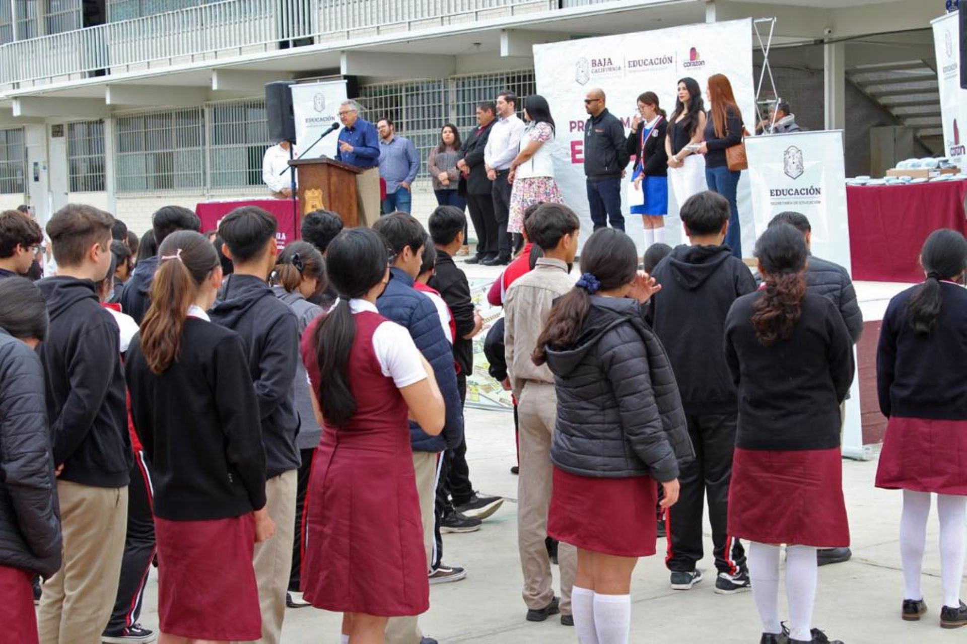 Reciben lentes 702 estudiantes de ensenada del programa “Ver bien para aprender mejor”