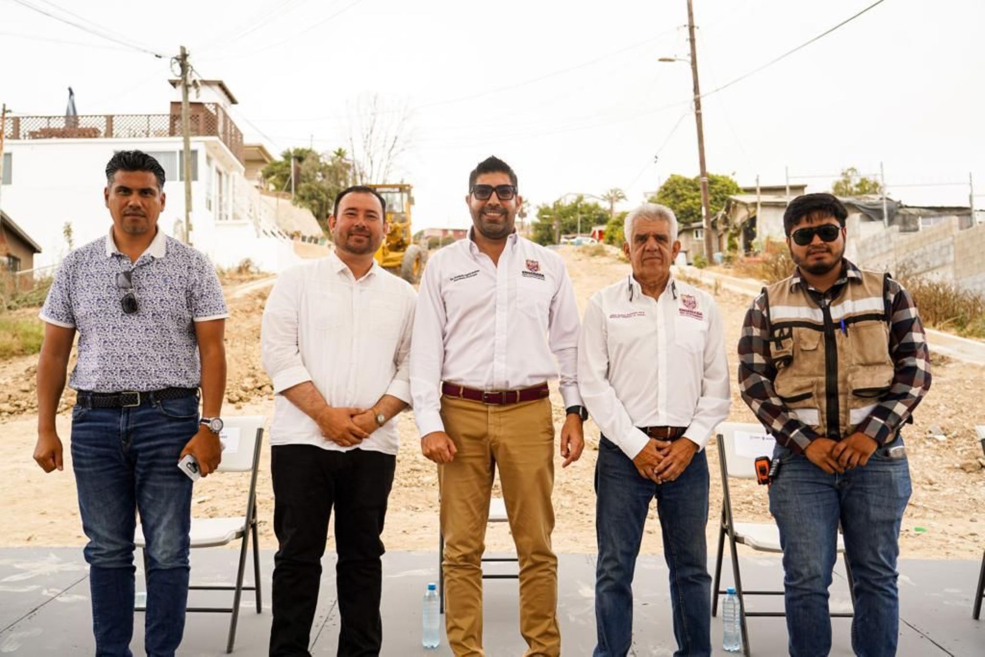 Da alcalde Armando Ayala arranque a la pavimentación de la calle J en El Sauzal