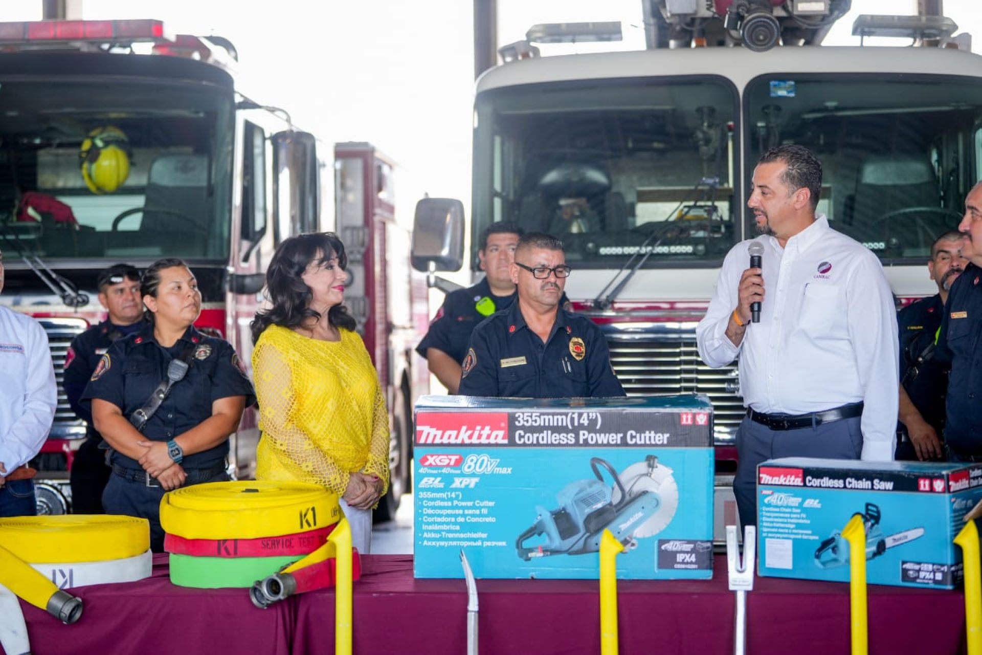 Entrega Norma Bustamante nuevo mobiliario y equipamiento al H. Cuerpo de Bomberos