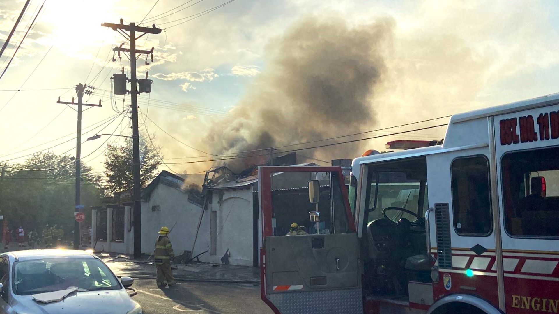 “Flamazo” de gas deja saldo de dos quemados, una casa incendiada y siete más con daños en Mexicali