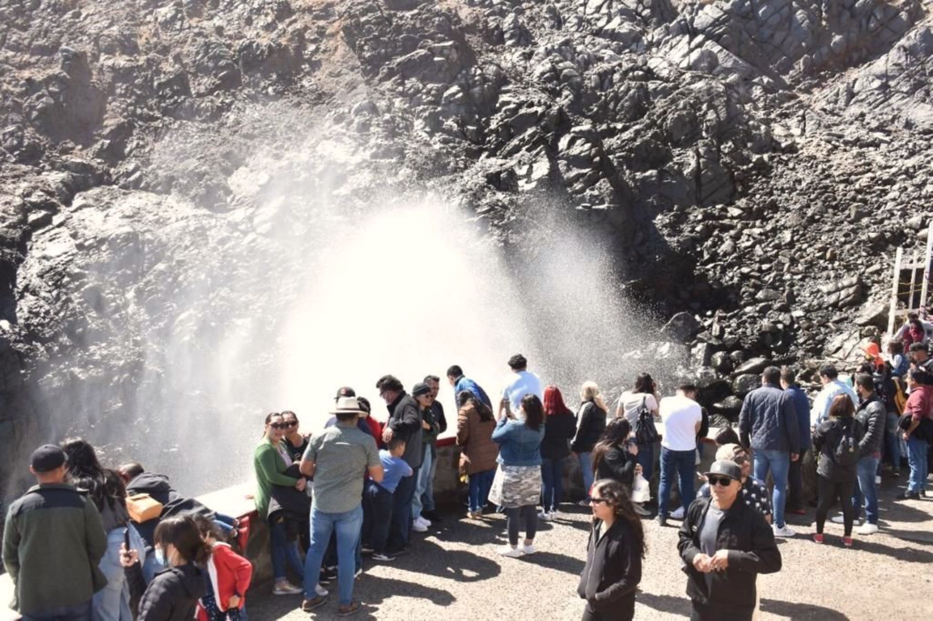 Destaca Armando Ayala la visita de 240 mil turistas a La Bufadora