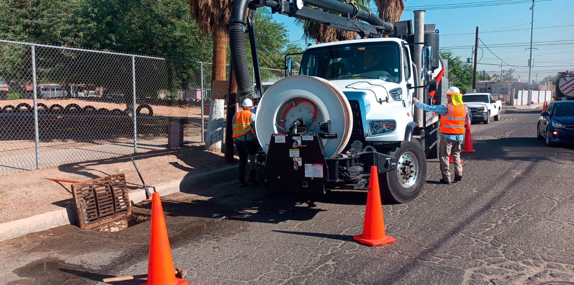 Redobla CESPM esfuerzos en labores de desazolve para prevenir impacto de lluvias en Mexicali