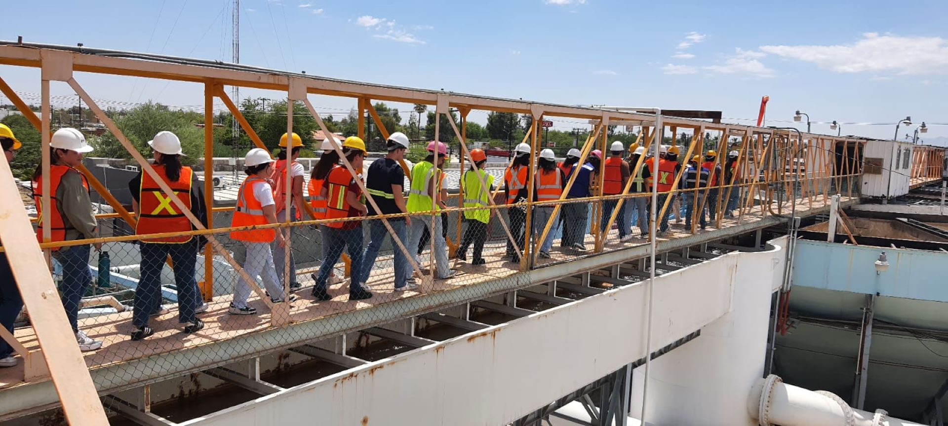 Fortalece CESPM conocimiento de estudiantes de arquitectura con visita a la planta potabilizadora No.1