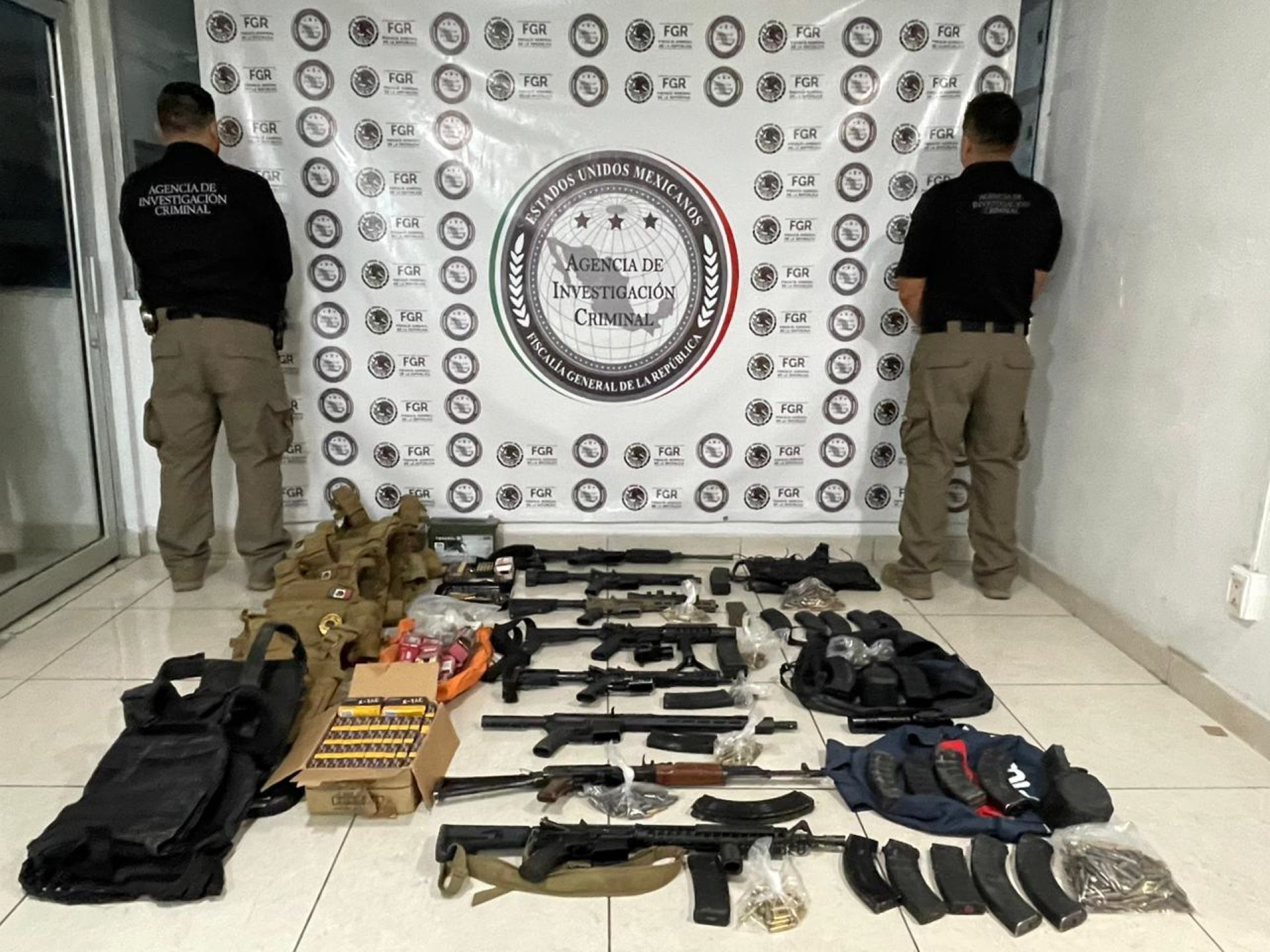 Revienta FGR casa de seguridad de Los Rusos en Valle de Mexicali; Localizan un arsenal