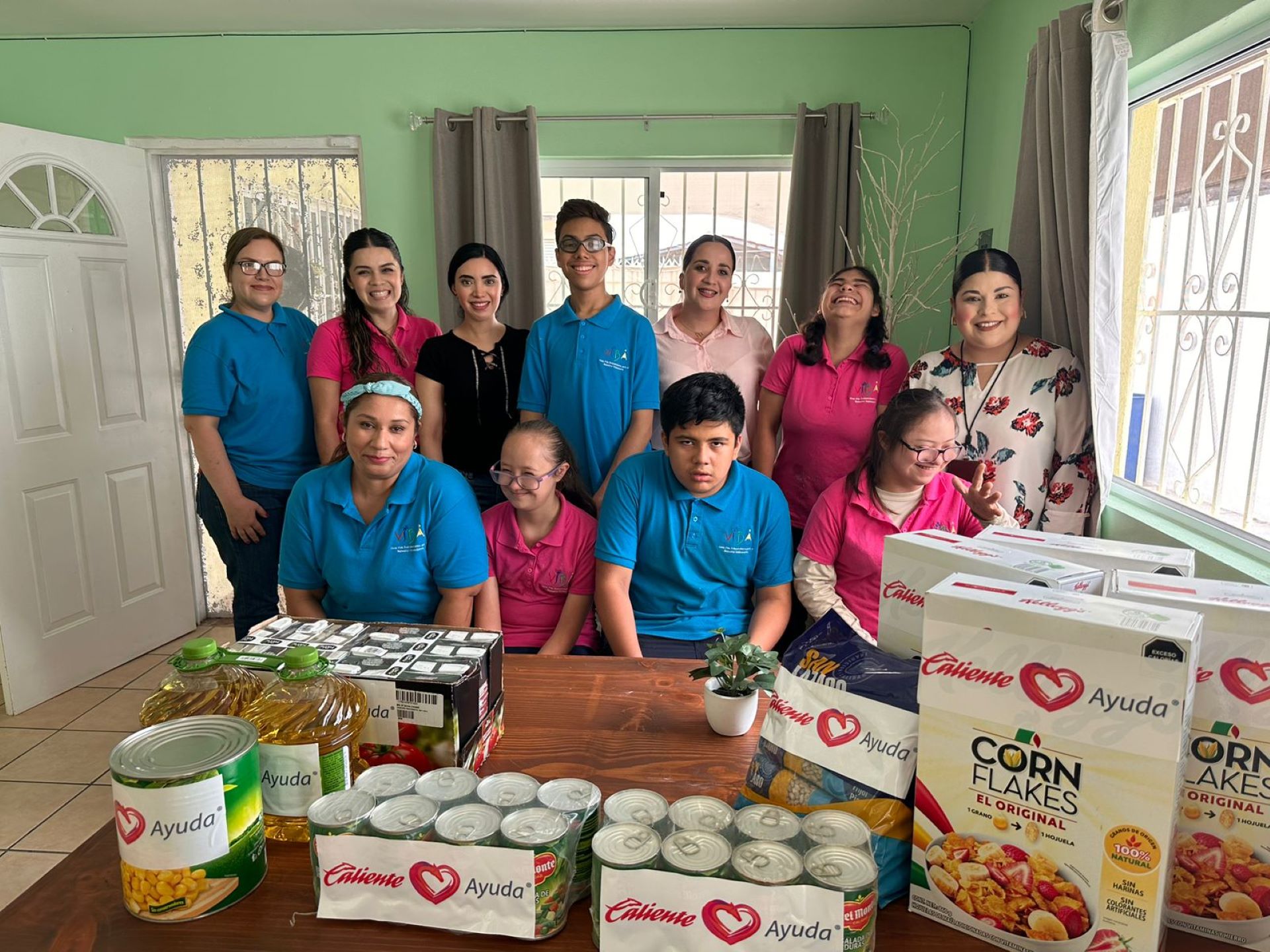 Caliente Ayuda otorgó insumos de comida para taller de Escuela Viba