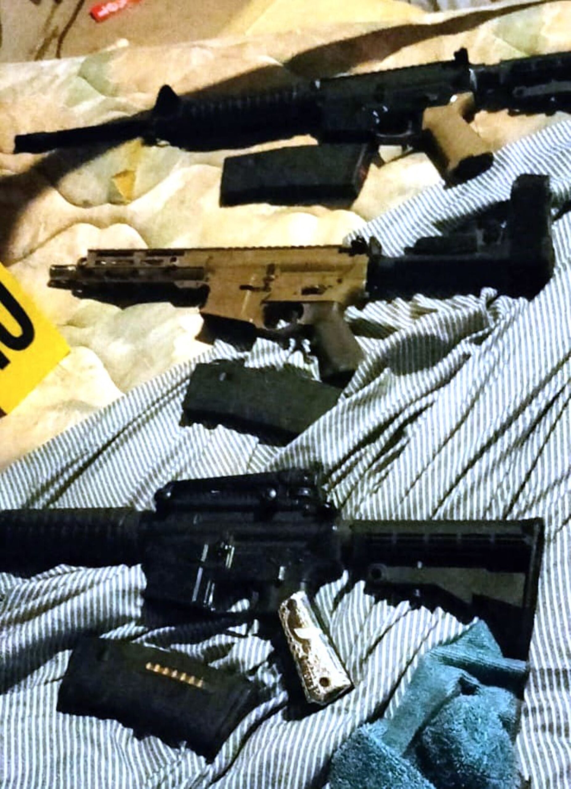 “Revienta” FGR casa de seguridad en Valle de Mexicali; Confisca armas largas, chalecos tácticos y cargadores