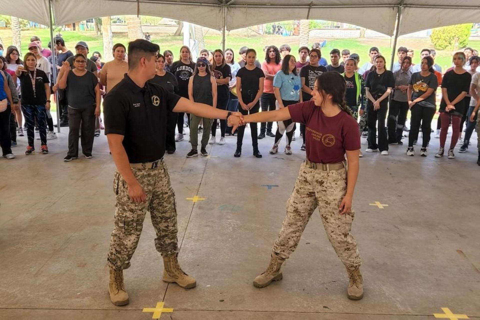 Participan más de 100 mujeres en el curso masivo de defensa personal