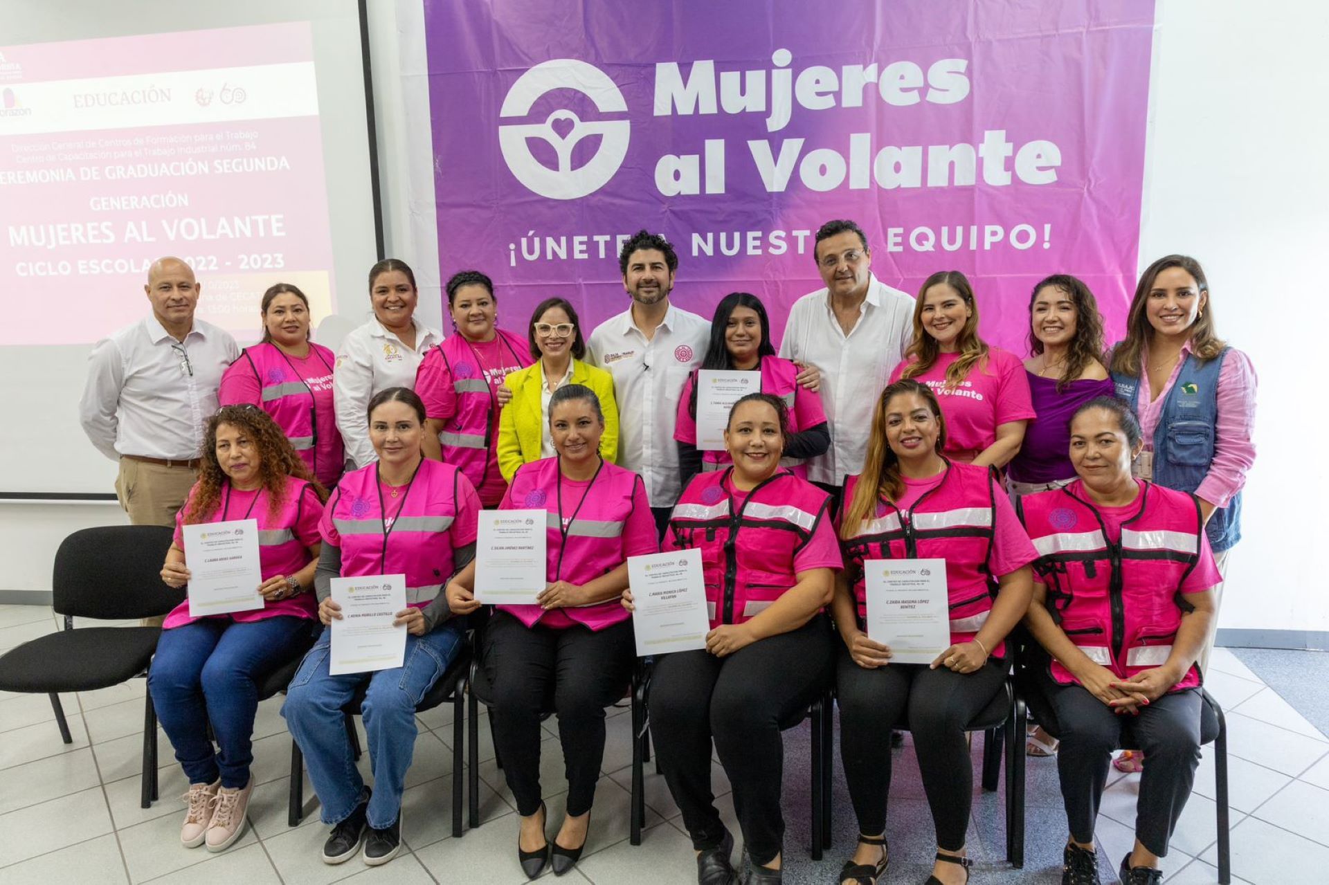 Egresa segunda generación de “Mujeres al Volante”