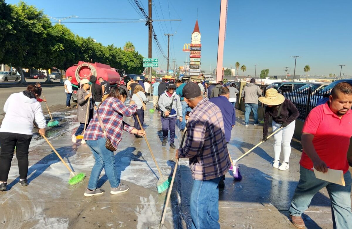 Comerciantes ambulantes realizan jornadas de limpieza en distintos puntos de Tijuana