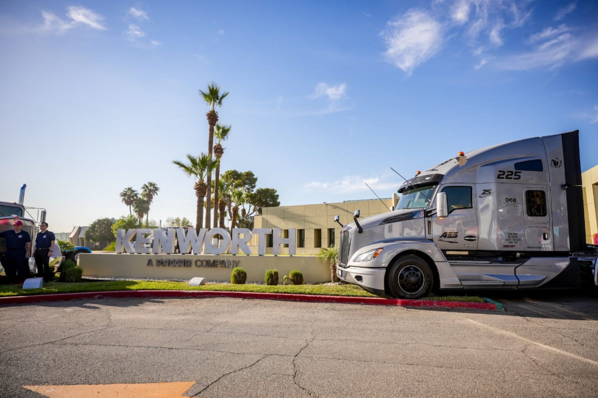 Reconoce Norma Bustamante el legado de la empresa Kenworth en su 100 Aniversario