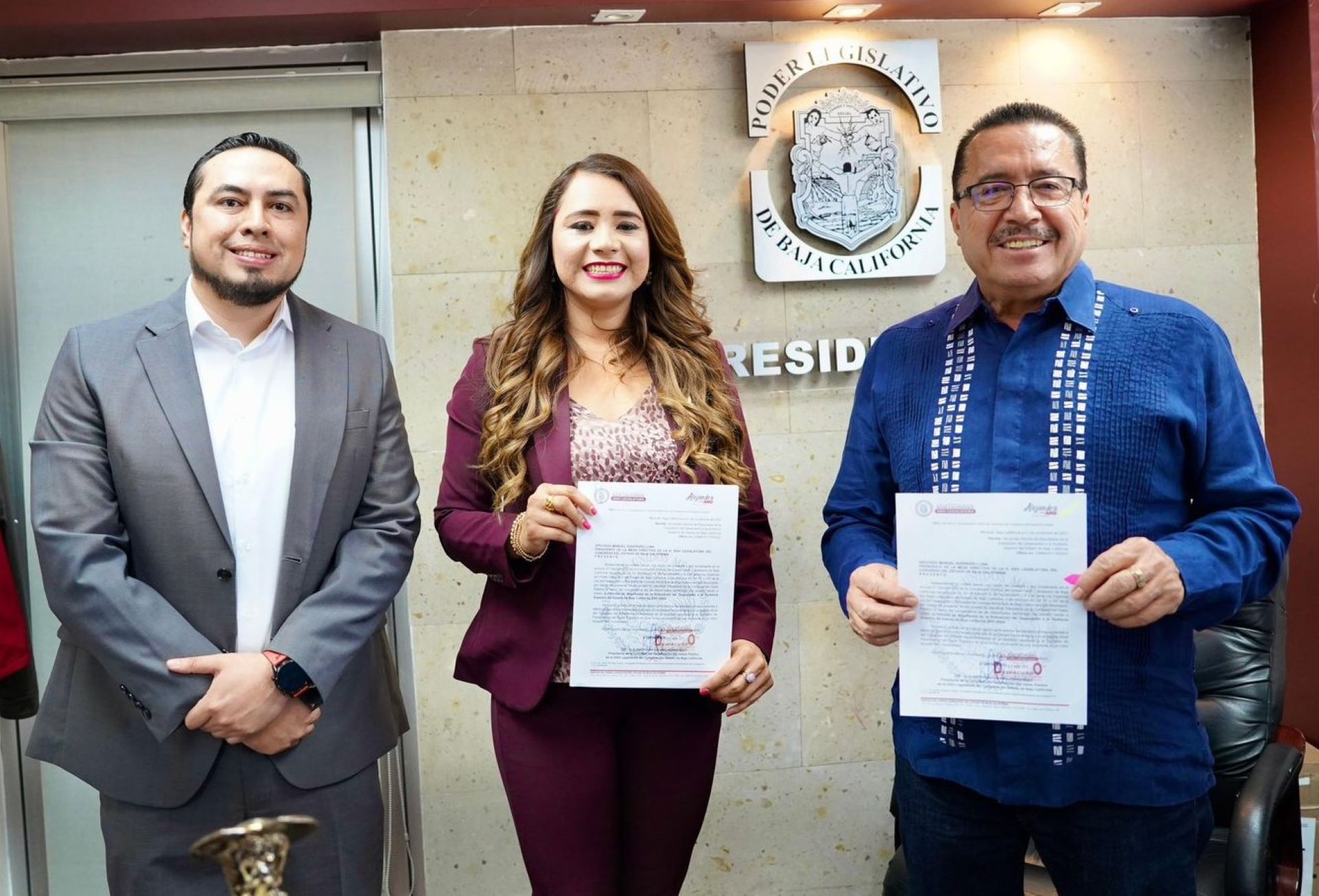 Alejandra Ang entrega informe de resultados de la primera evaluación del desempeño a la ASEBC