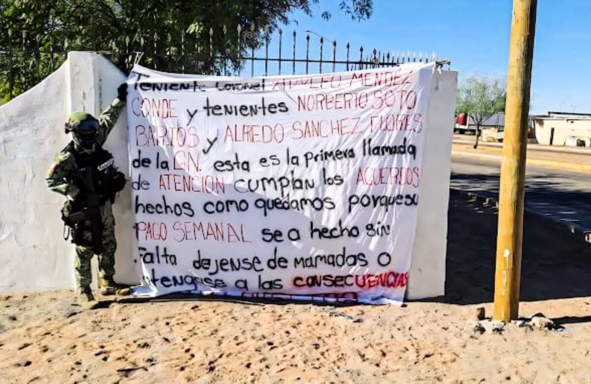 Chapitos colocan “narcomantas” en contra mandos de la Guardia Nacional en SLRC