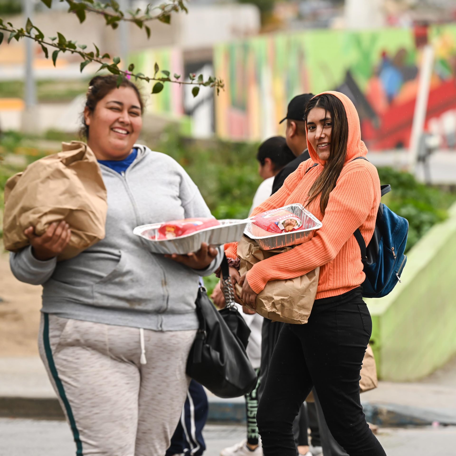 Lleva Armando Samaniego mil cenas navideñas a familias vulnerables de BC