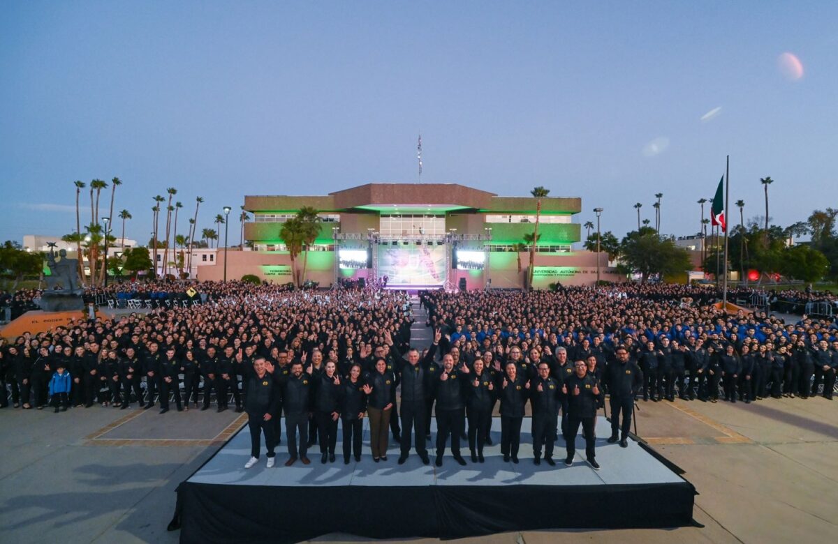 La UABC festejó 2010 estudiantes potenciales a egresar del Campus Mexicali