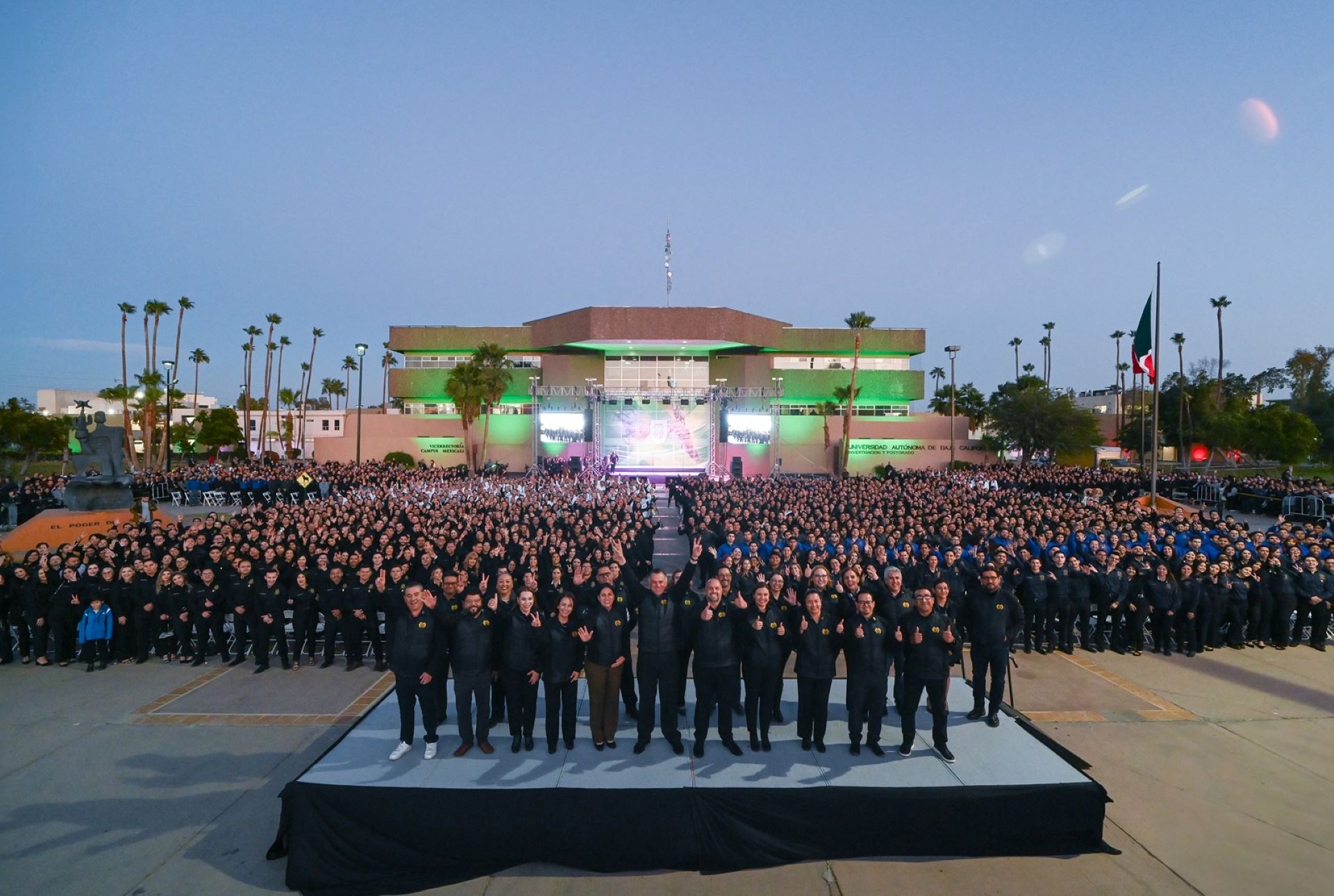 La UABC festejó 2010 estudiantes potenciales a egresar del Campus Mexicali