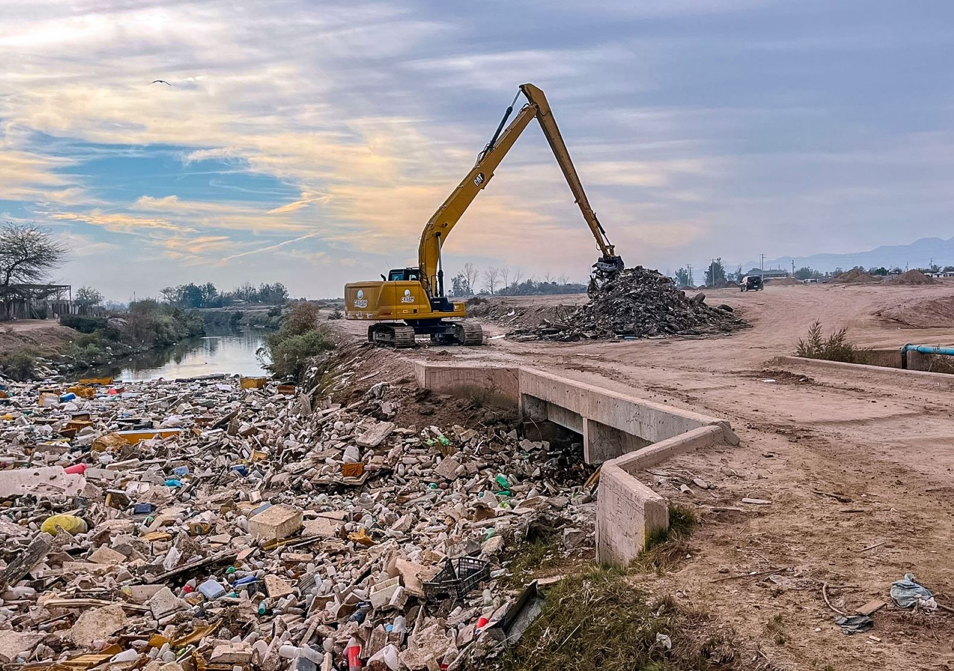 Intensifica CESPM limpieza del dren México para prevenir inundaciones