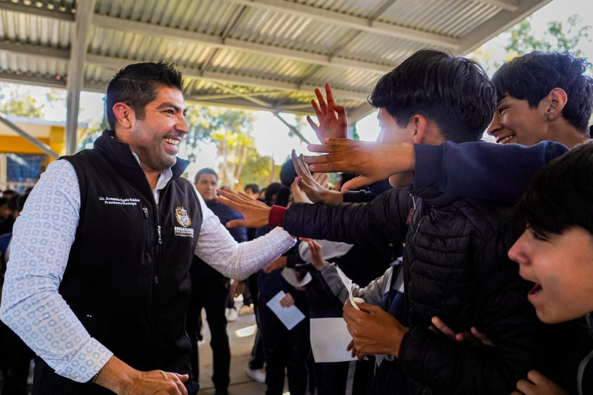 Entrega Armando Ayala techumbre a Secundaria