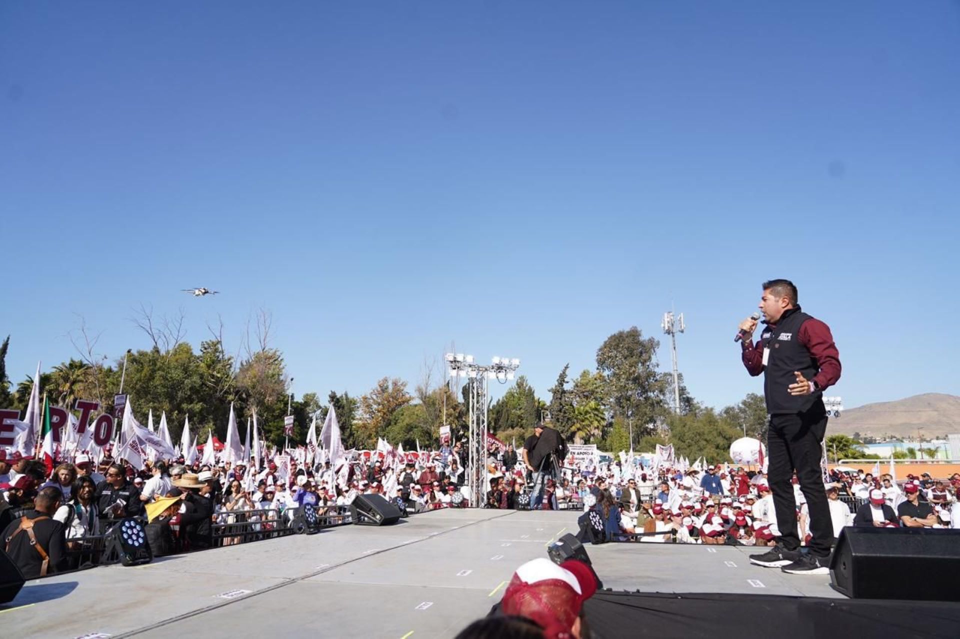 Llama Armando Ayala a votar solo por Morena