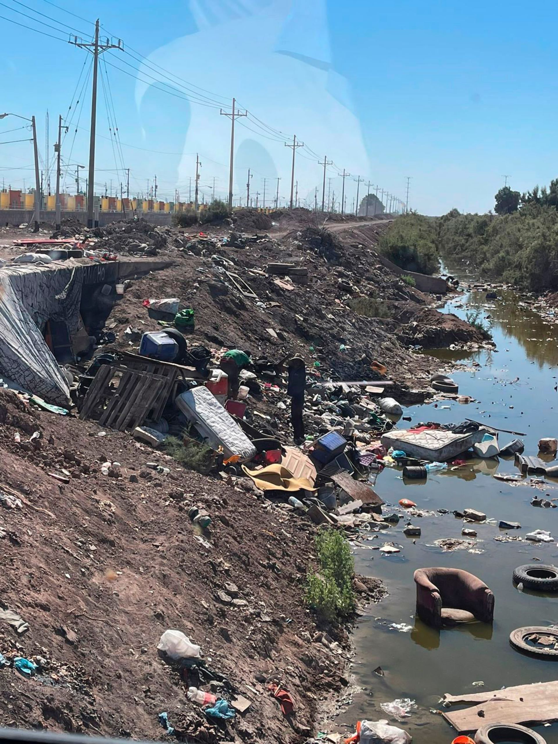 Realiza CESPM limpieza y desazolve de drenes y sistemas sanitarios en la zona sur de Mexicali