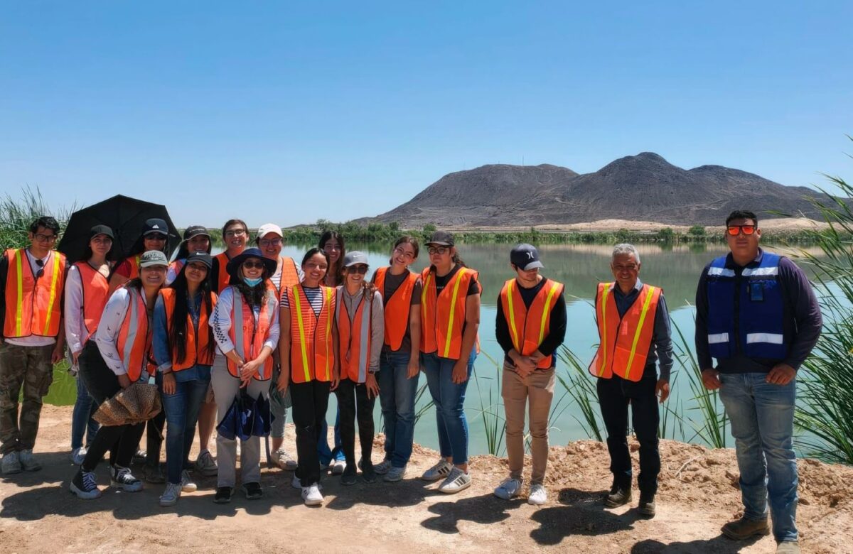 Exploran estudiantes proceso de tratamiento de aguas residuales en planta “Las Arenitas”