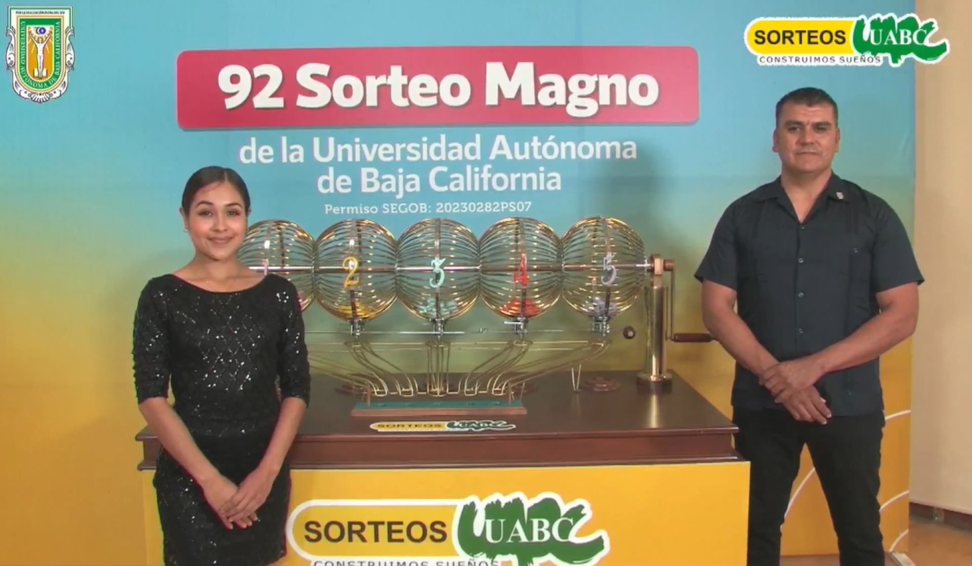 Carlos, de Tijuana, es millonario con el 92 Sorteo Magno de la UABC