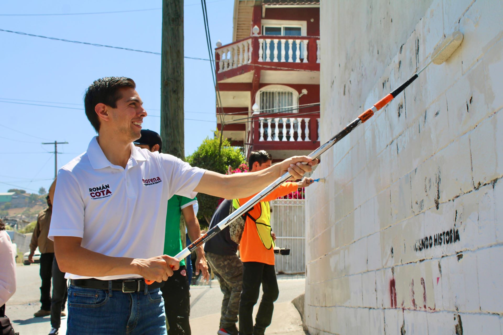 Cumple Román Cota compromiso de limpieza de propaganda