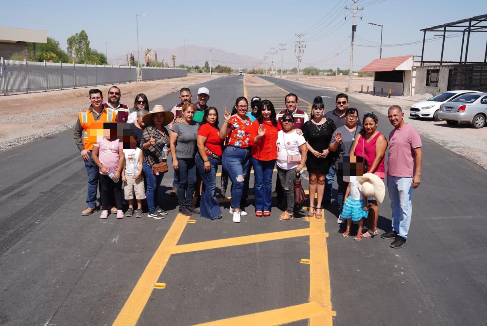 Entrega Norma Bustamante obra de rehabilitación de calzada Continente Europeo