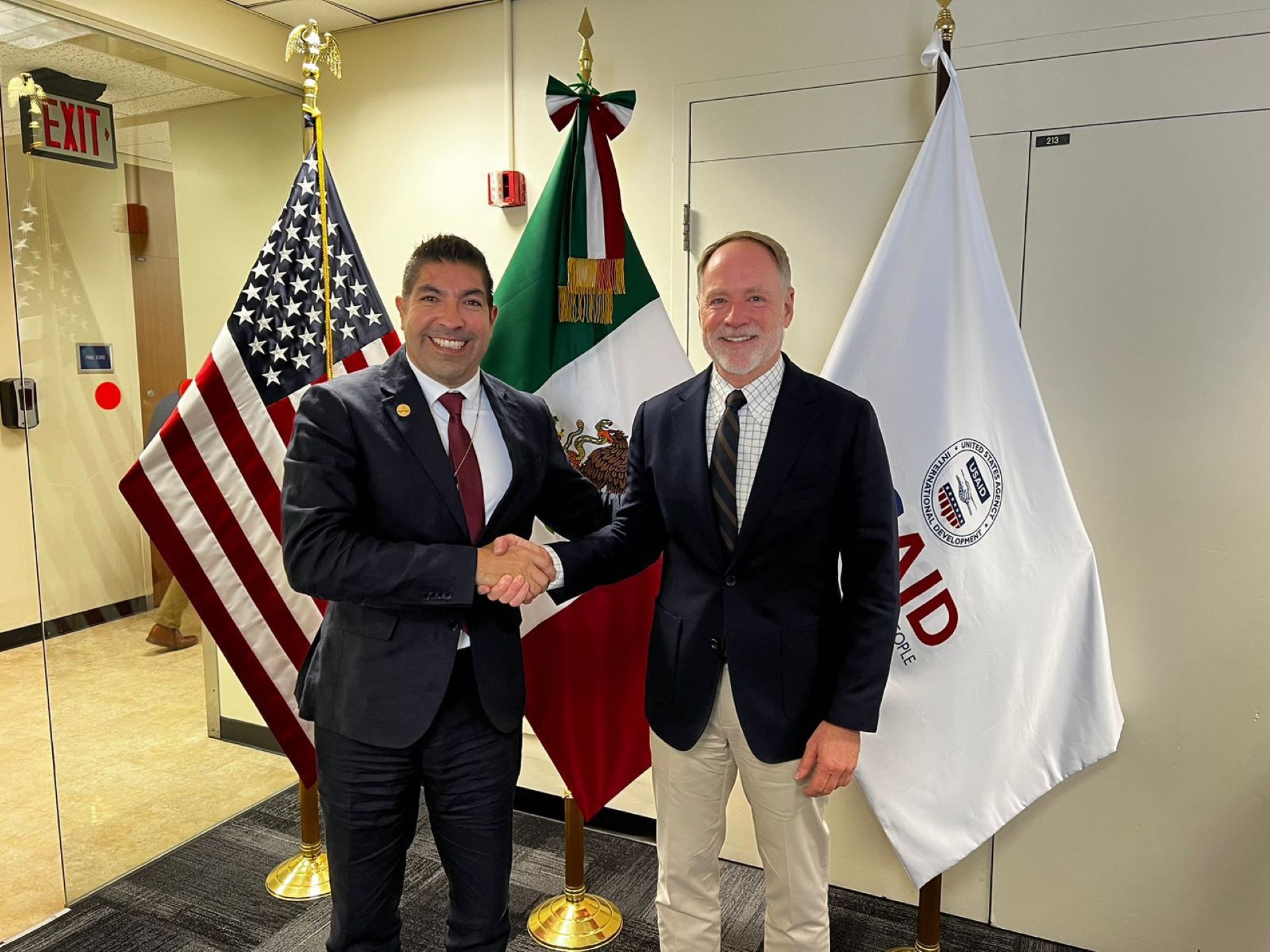 Se reúne alcalde Armando Ayala con titular de la Misión USAID en México