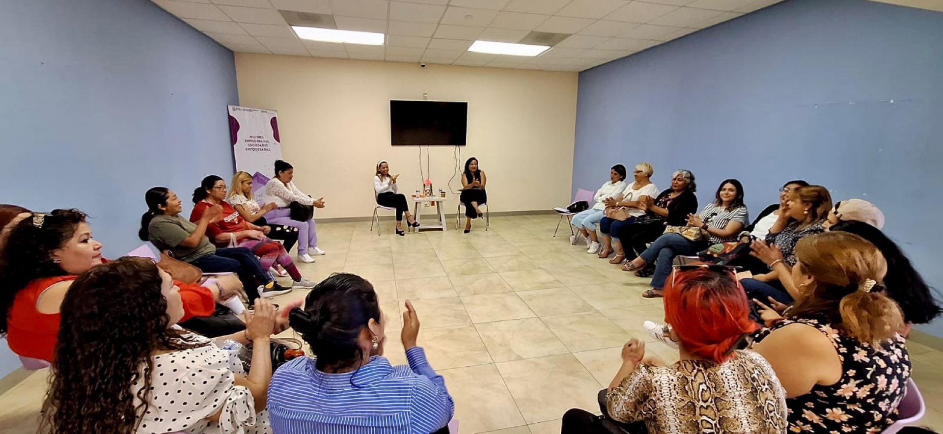 Comparte mujer sobreviviente de violencia su inspiradora historia a usuarias del Cejum