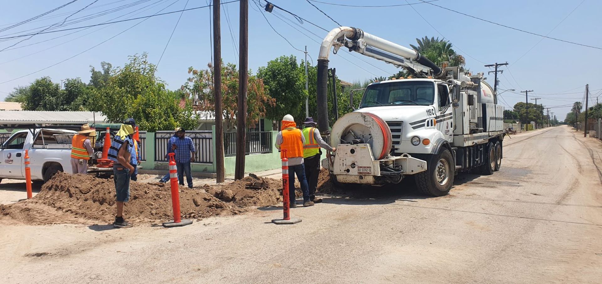 CESPM realiza mantenimiento en la red de agua potable del ejido Monterrey tras problemas de suministro por parte del Comité