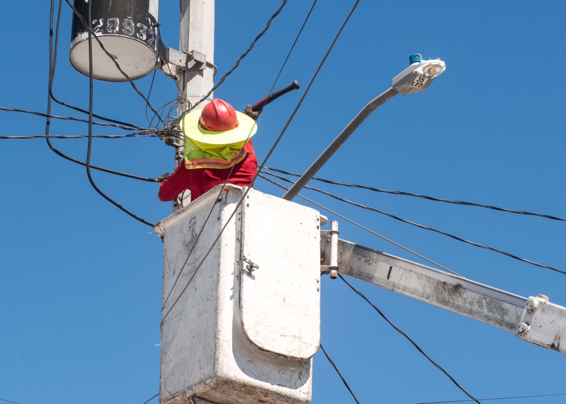 Concluye gobierno de Norma Bustamante con la primera fase de la modernización de luminarias