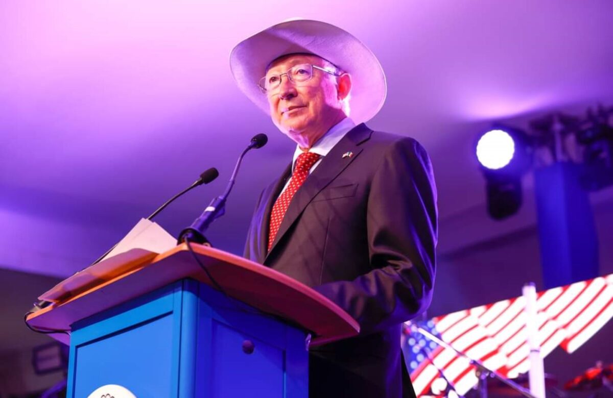 Embajador Ken Salazar se pronuncia en contra a la reforma al Poder Judicial que plantea AMLO