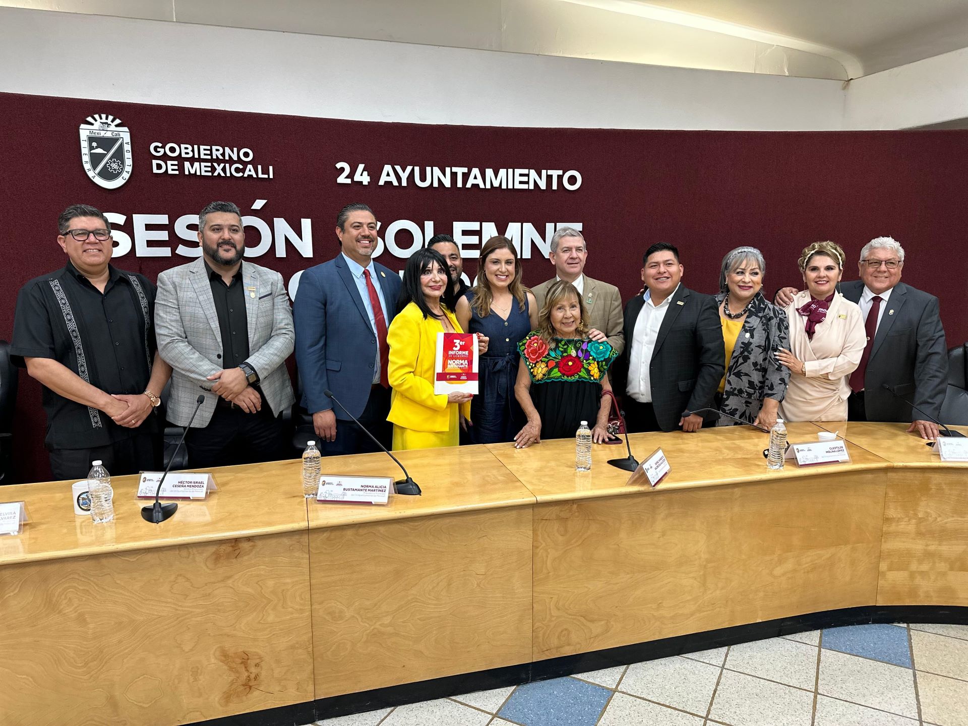 Norma Bustamante presenta su tercer informe de gobierno ante el  Cabildo de Mexicali