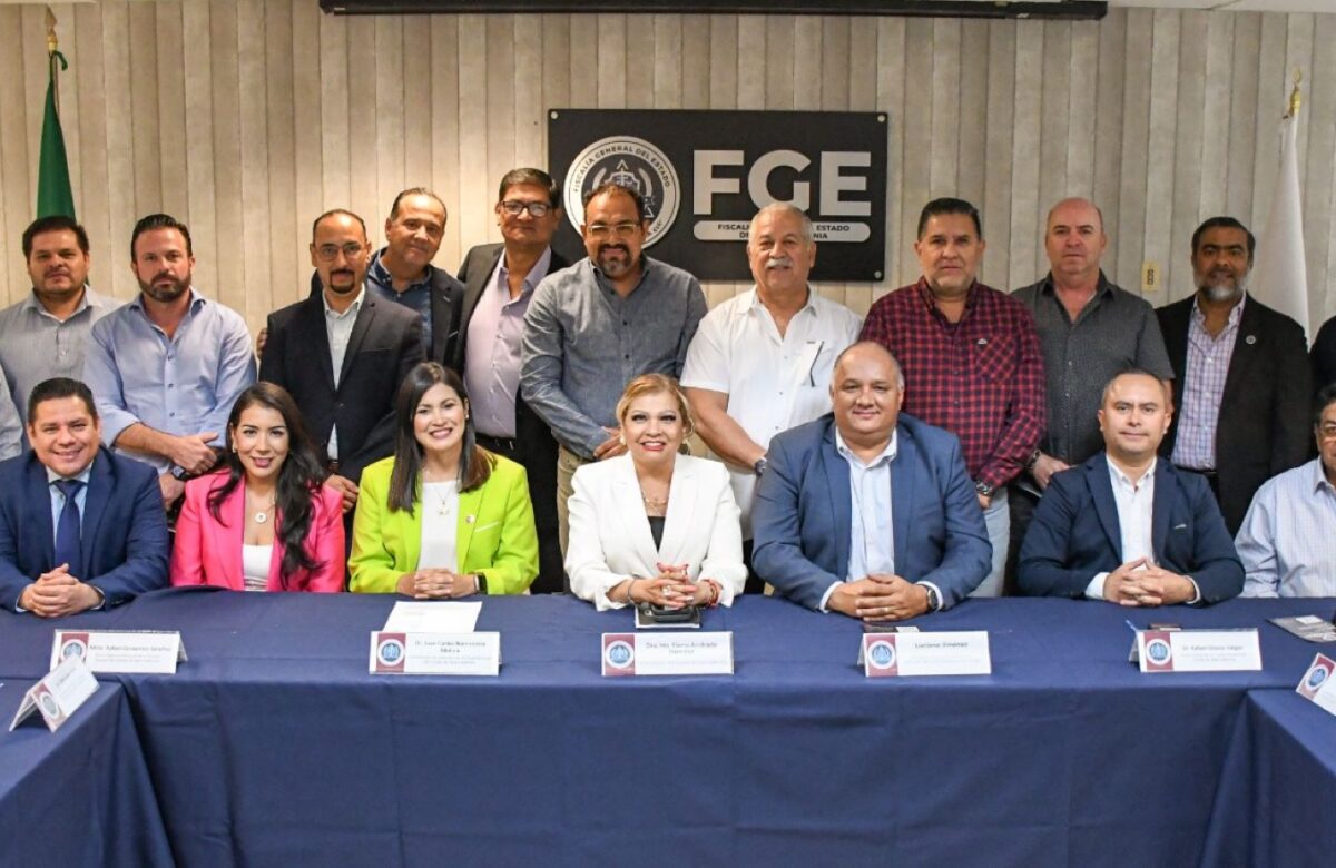 Se reúne fiscal Ma. Elena Andrade Ramírez con integrantes de la Canacar