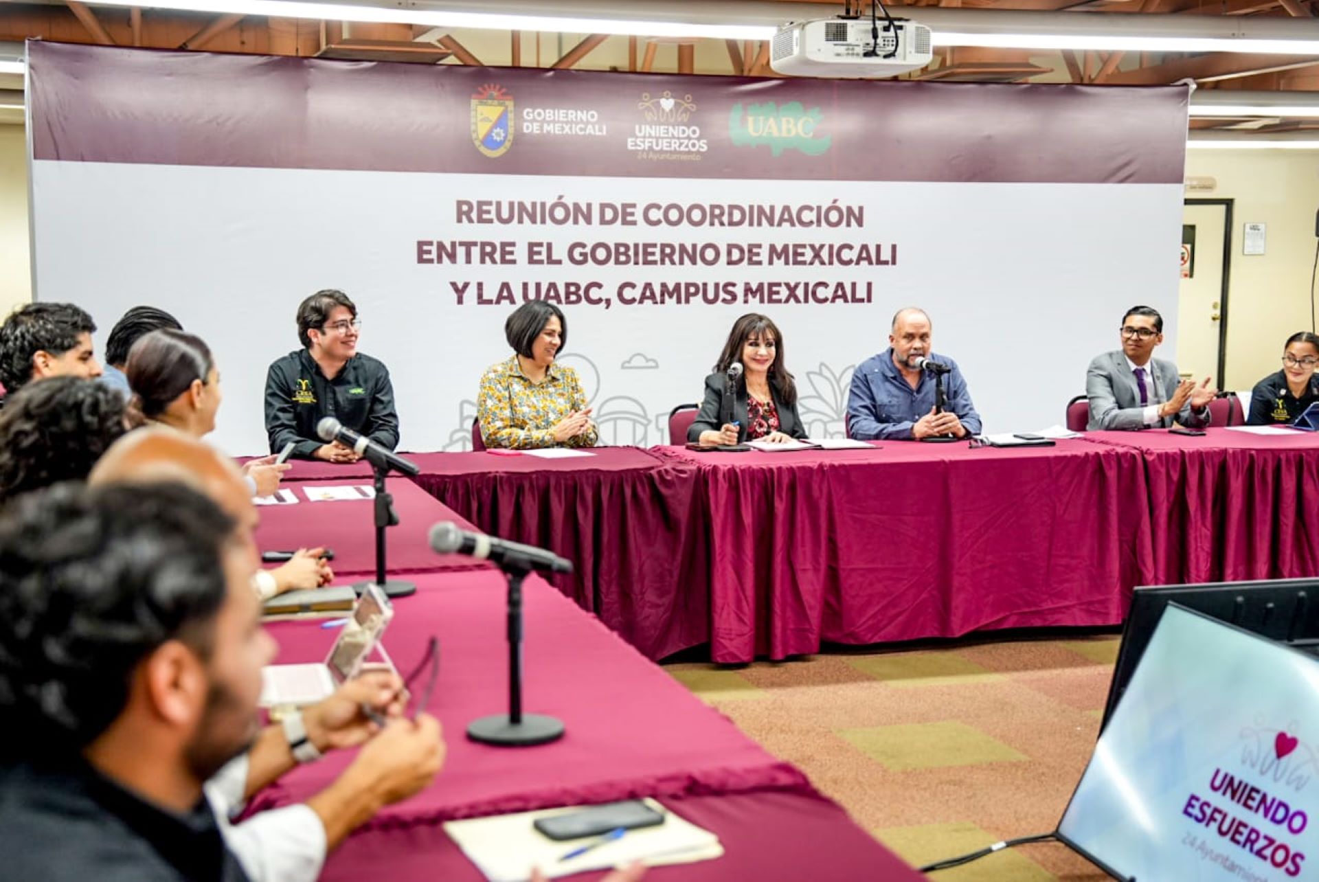 Dialoga Norma Bustamante con presidentas y presidentes de la sociedad de alumnos de la UABC