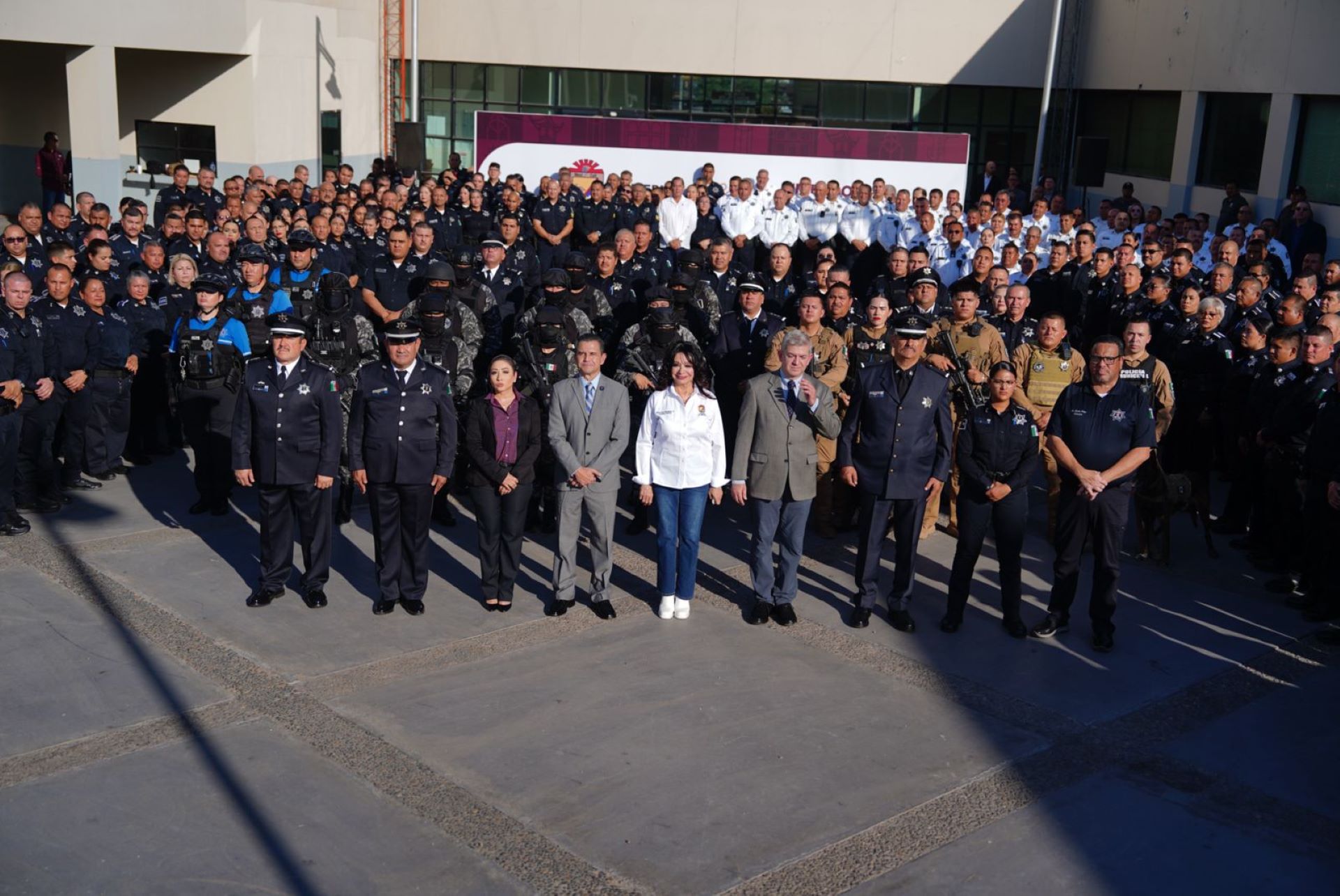 Norma Bustamante lleva a cabo pase de revista de la Policía Municipal