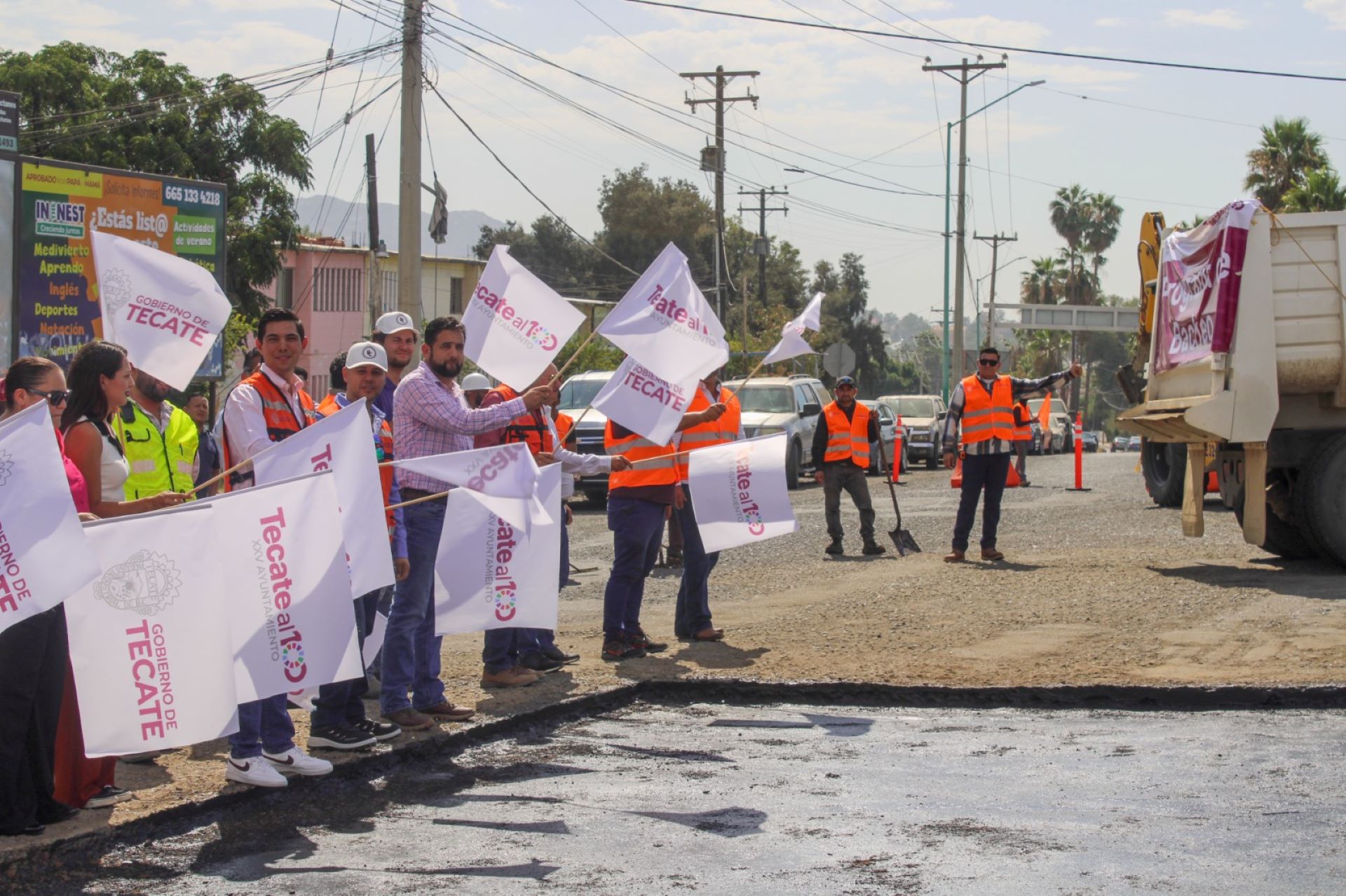 Inicia Román Cota programa “Tecate Sin Baches”