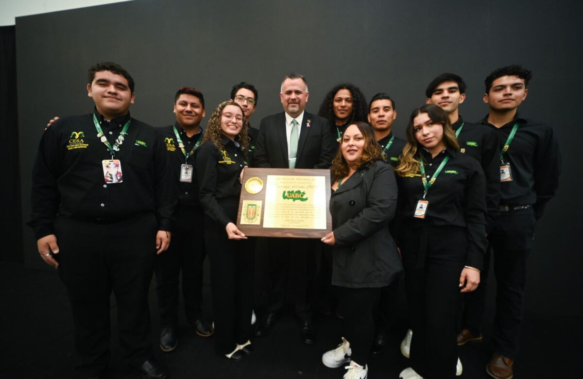 Grupo 21 de Tijuana reconoce la excelencia académica y el impacto social de la UABC