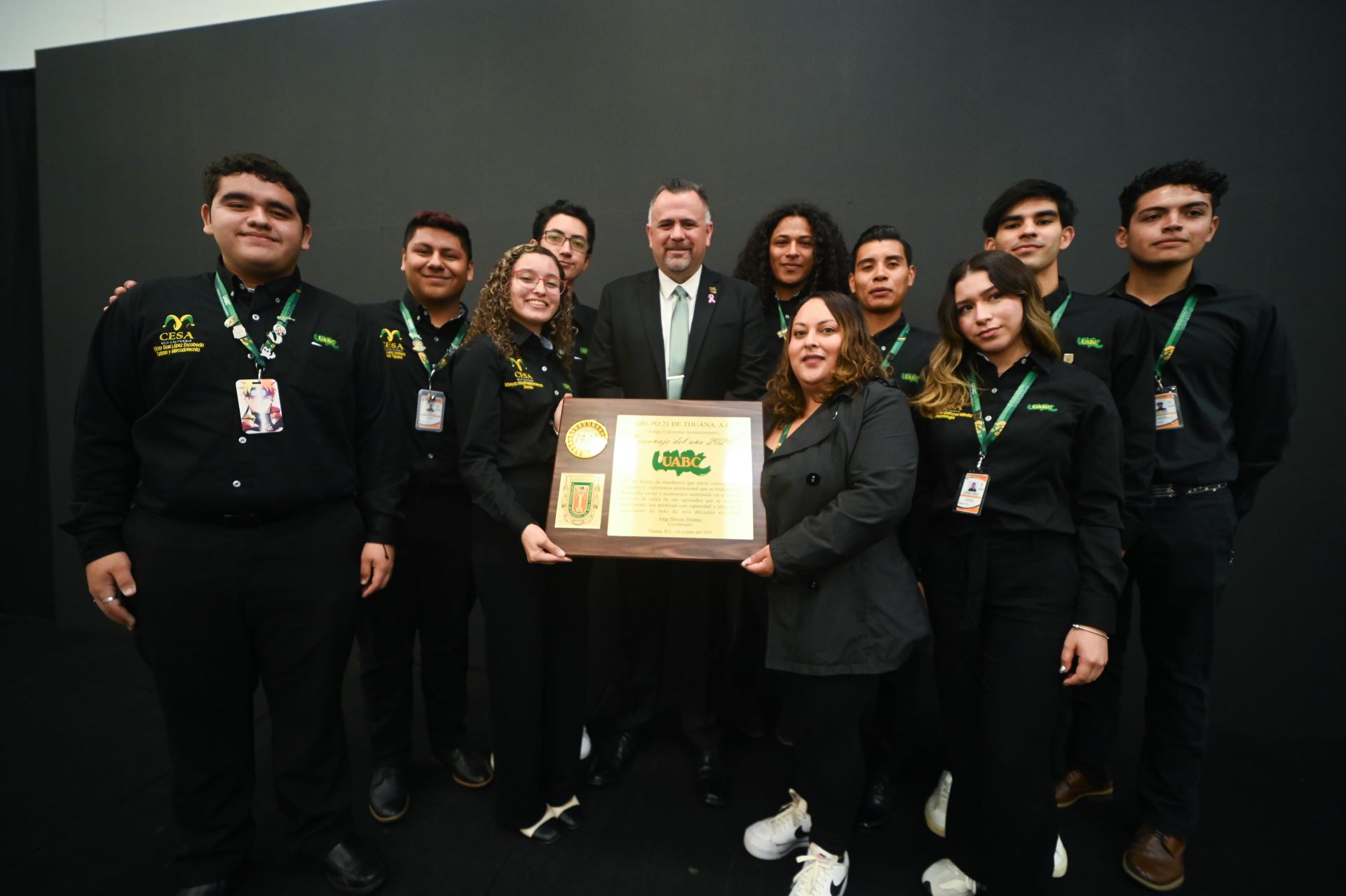 Grupo 21 de Tijuana reconoce la excelencia académica y el impacto social de la UABC