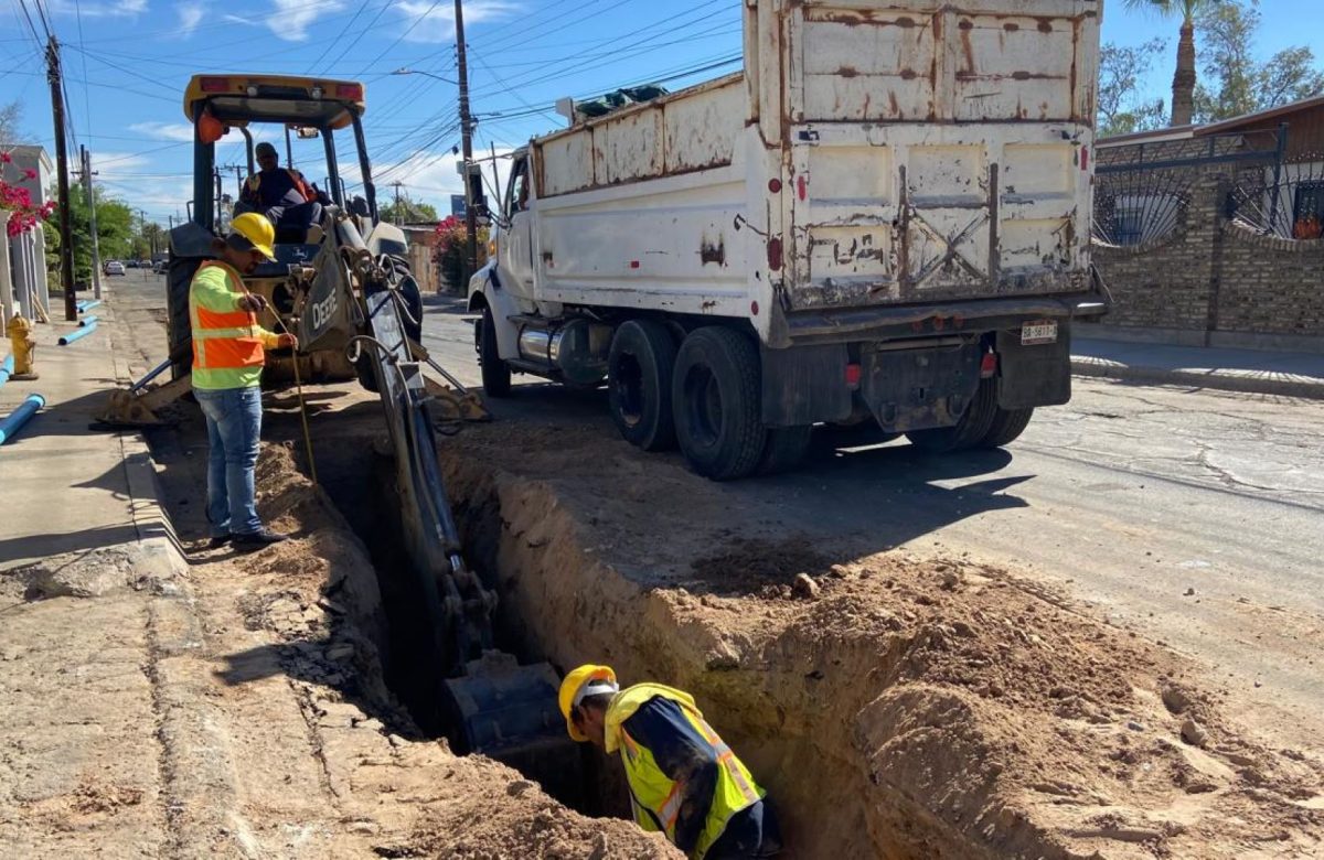 CESPM avanza en la reposición de tuberías de agua potable en la Cuauhtémoc Sur y fraccionamiento Sonora