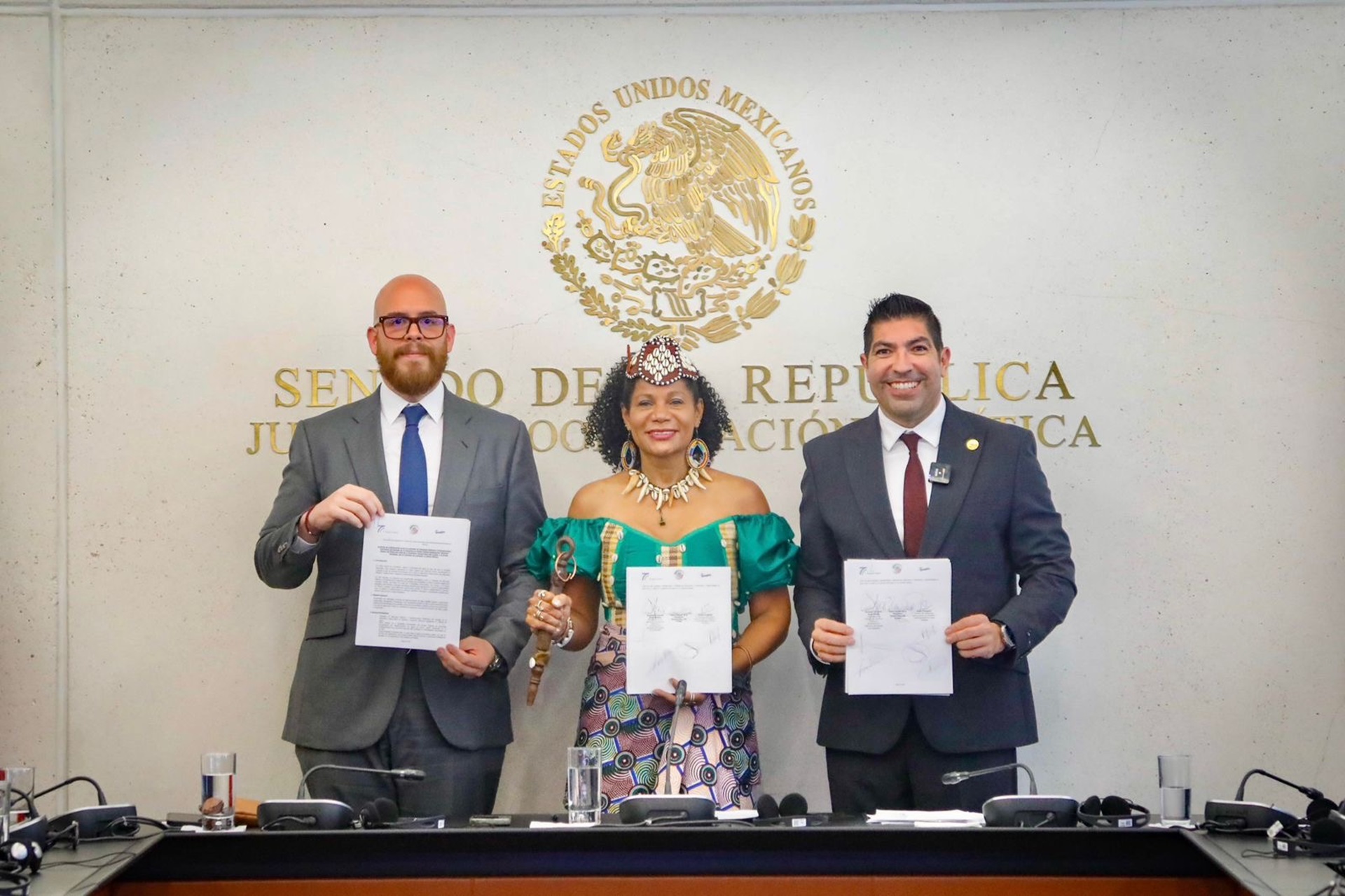 Armando Ayala se reúne con la Reina Diambidel Reino de Luba, República del Congo