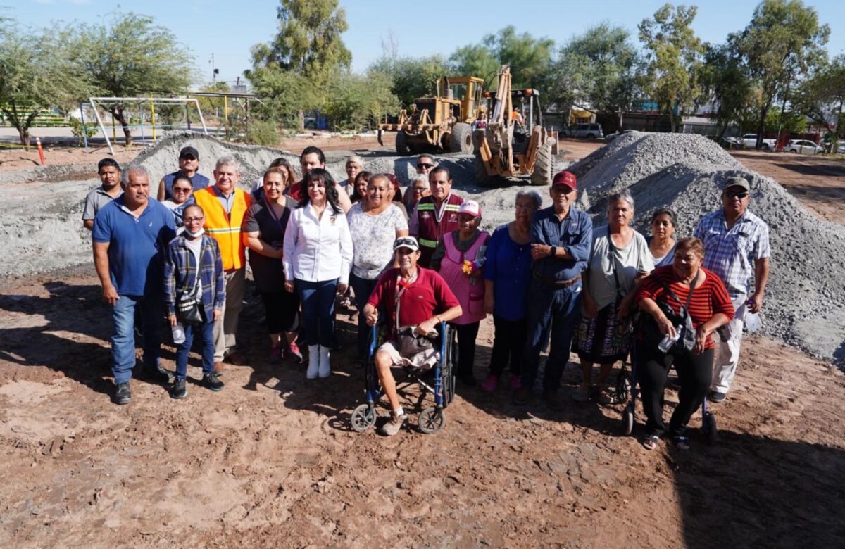 Norma Bustamante inicia la transformación del parque y campo de fútbol de Villas del Colorado