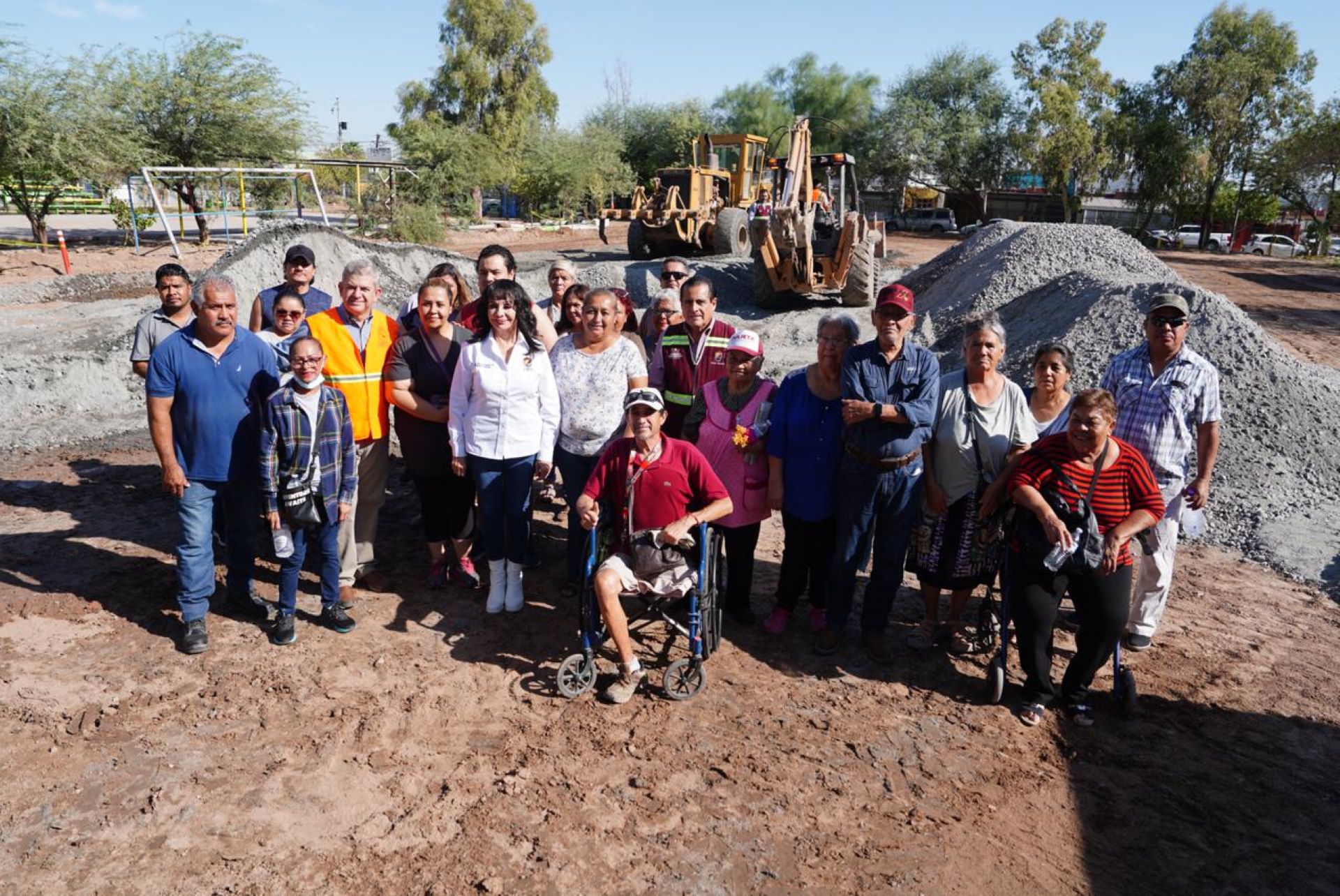 Norma Bustamante inicia la transformación del parque y campo de fútbol de Villas del Colorado