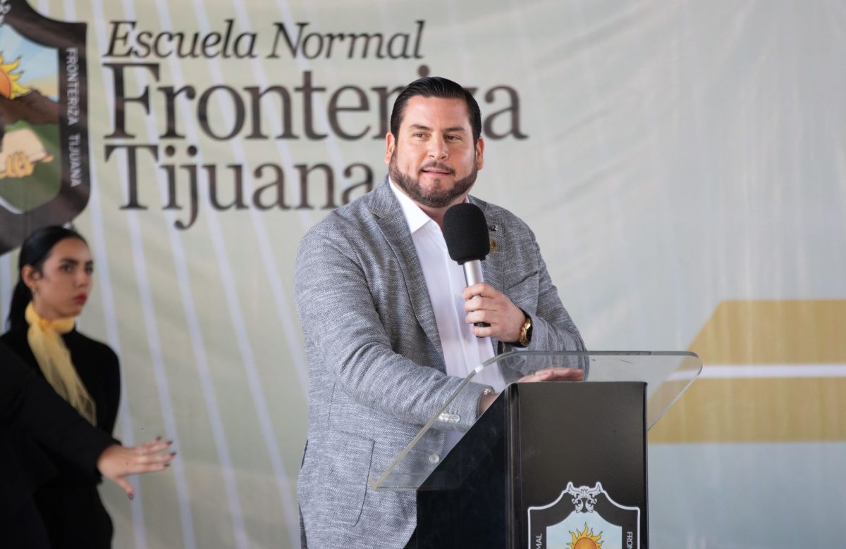 Reconoce alcalde Ismael Burgueño a la Escuela Normal Fronteriza Tijuana como una importante institución formadora de maestras y maestros