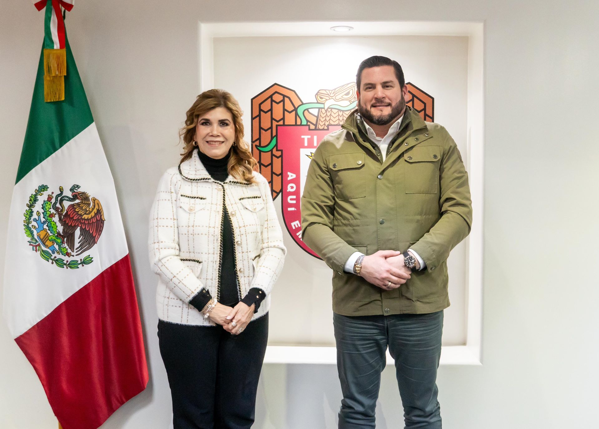 Recibe presidente municipal Ismael Burgueño Ruiz a presidenta de DIF BC, Mavis Olmeda García