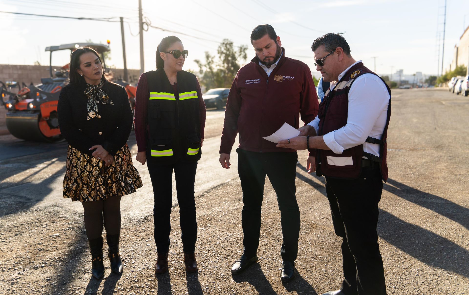 Constata presidente municipal de Tijuana, Ismael Burgueño, obras de mantenimiento de vialidades