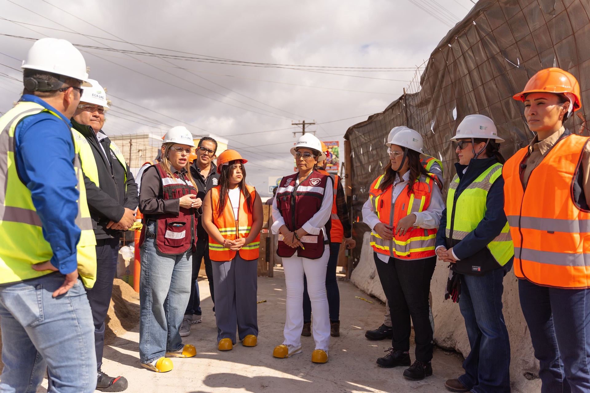 Recorre Claudia Agatón obra de puente de la Ámbar