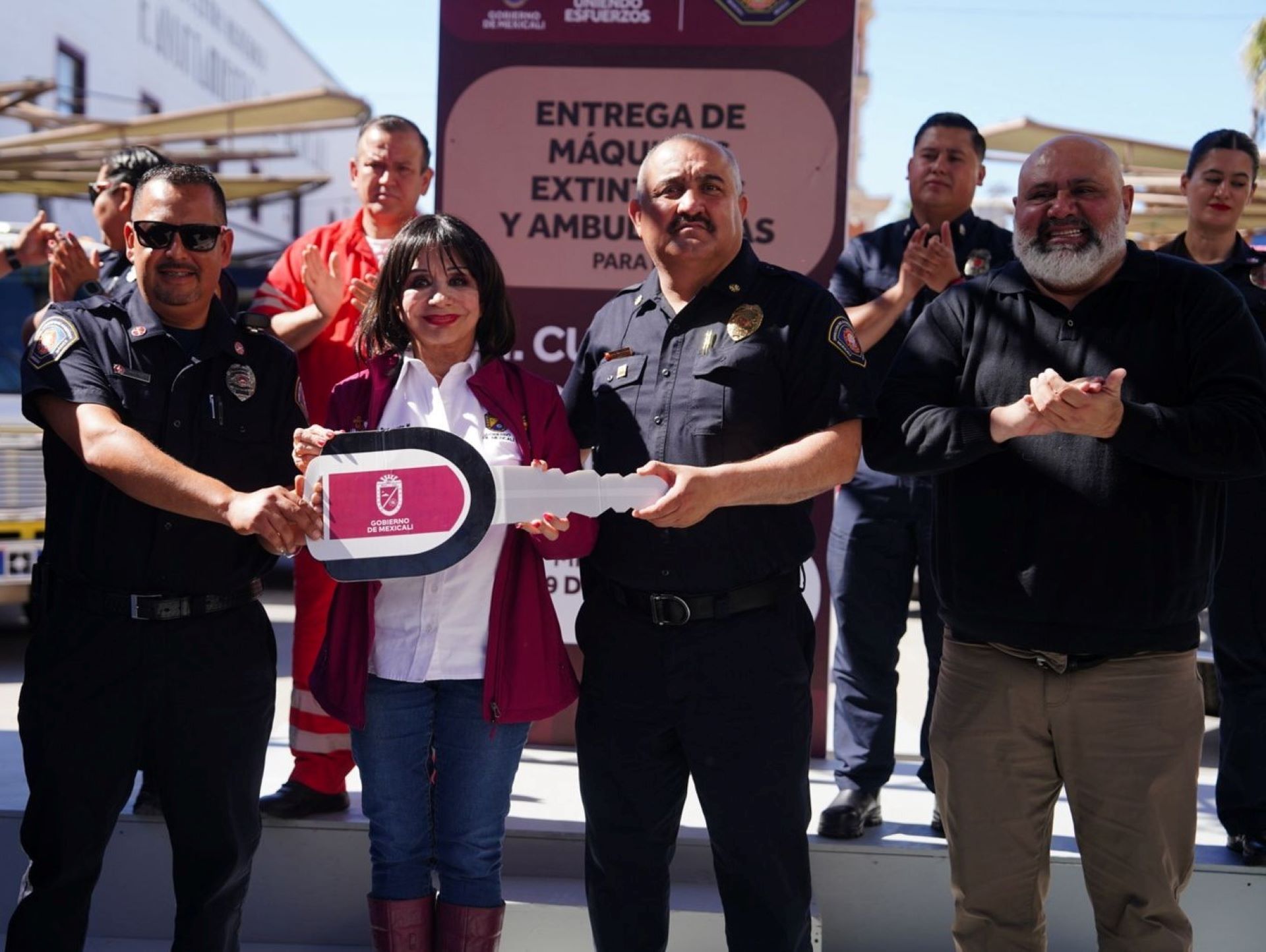 Bomberos de Mexicali reciben un refuerzo histórico: Norma Bustamante entrega 19 unidades