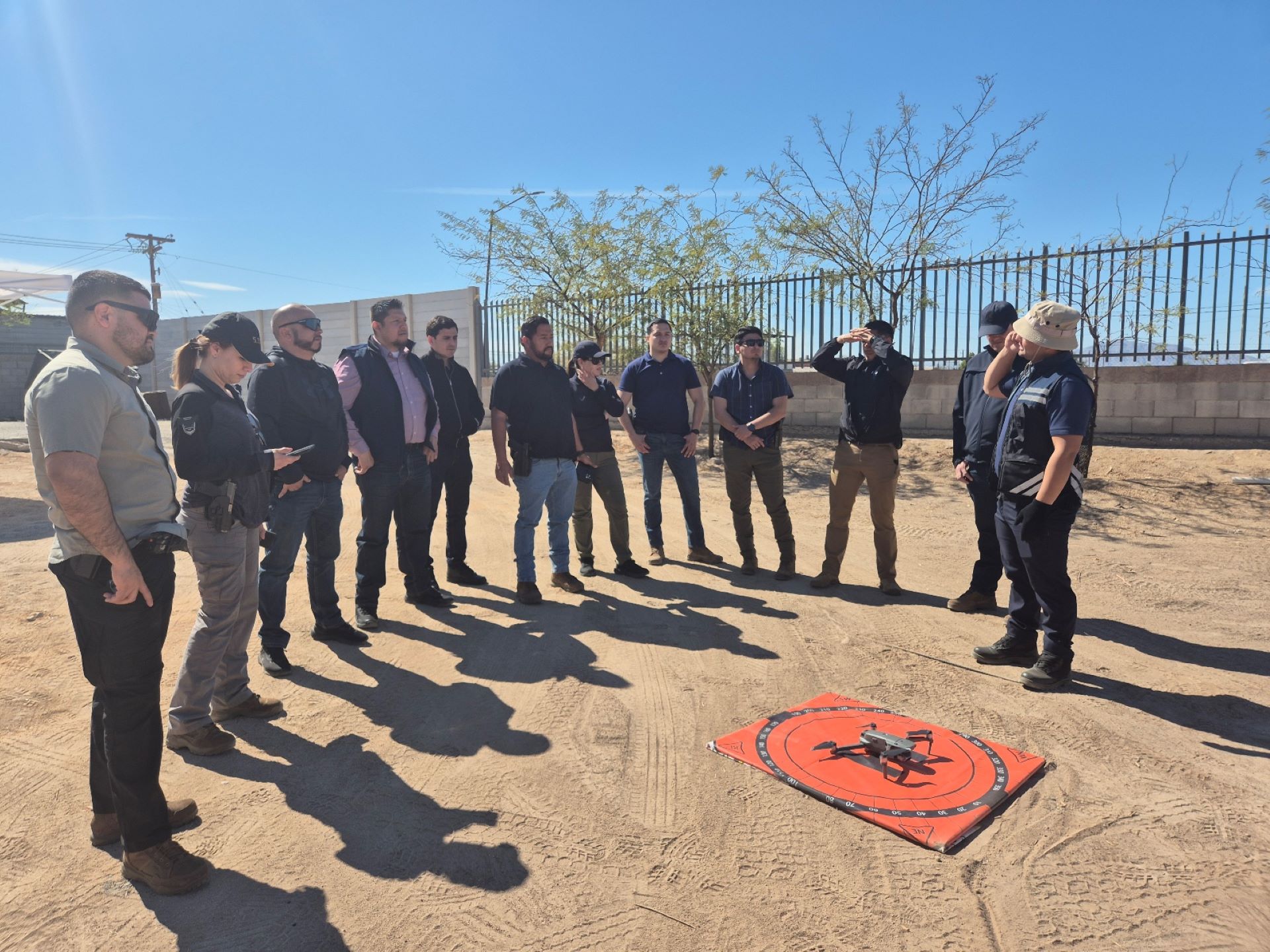 Elementos de la Agencia Estatal de Investigación reciben capacitación en curso básico de manejo de drones