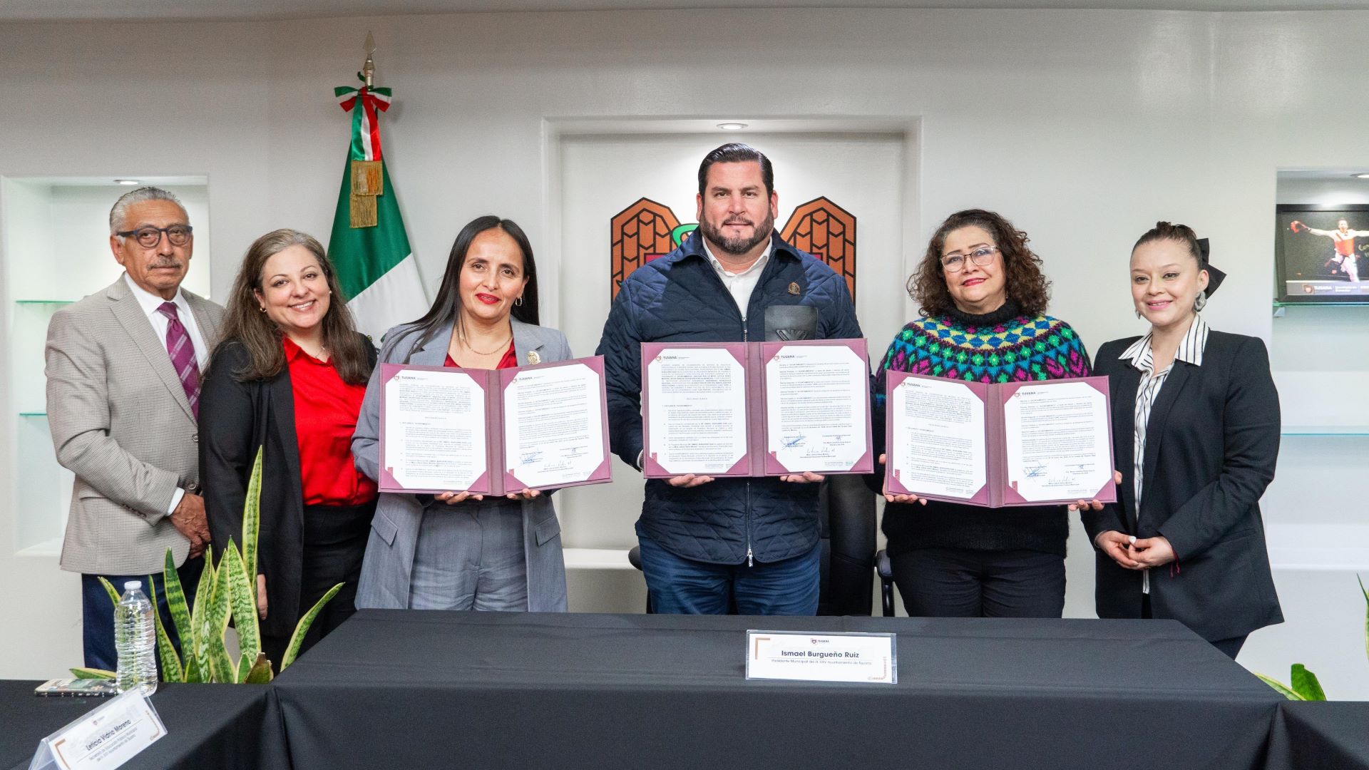 Signa presidente municipal Ismael Burgueño convenio de colaboración con la Universidad Pedagógica Nacional Tijuana